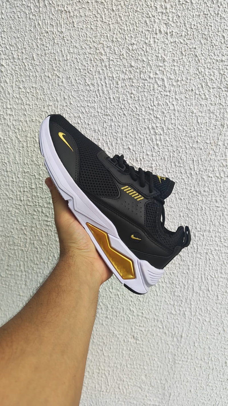 Tênis Nike Air Zoom Shift Preto e Dourado